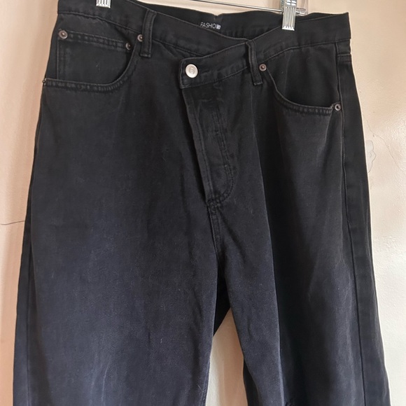 Cross Over Destroy High Rise Jeans - Picture 6 of 9